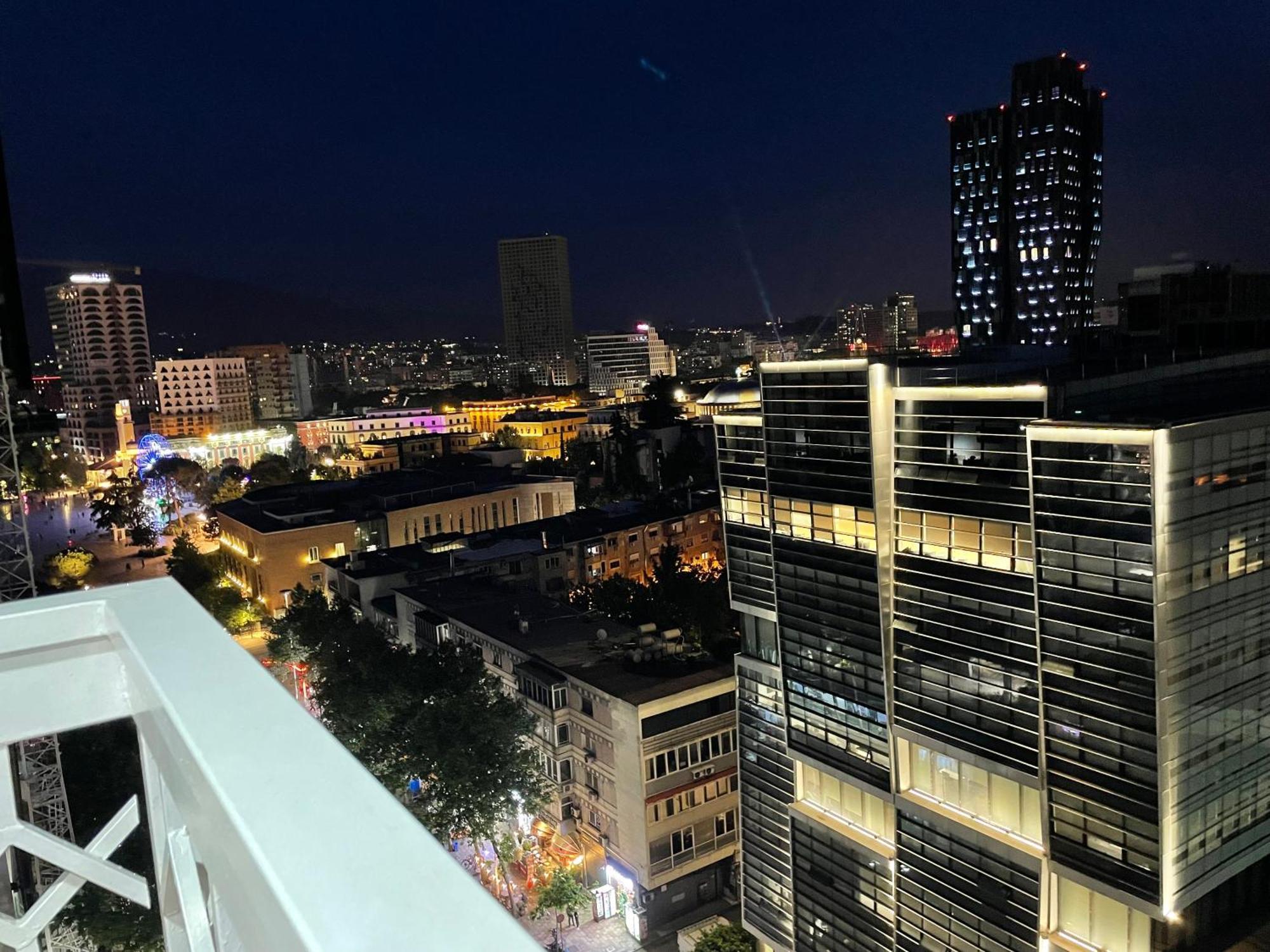 Sun Tower Luxury Suite-View From Of Tirana Center Exterior foto